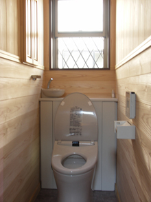 注文住宅：自然素材使用のトイレ