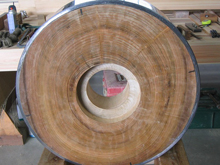 楠の輪切りの車輪