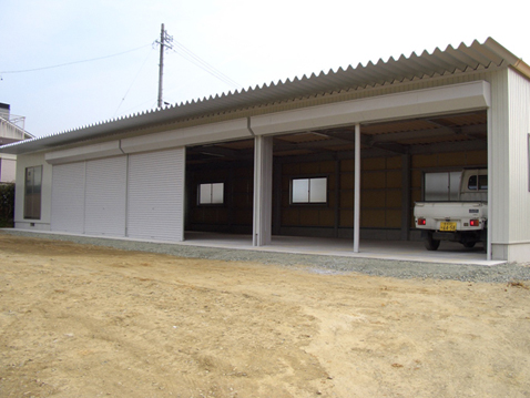 農業倉庫　新築工事：屋内に広い駐車スペースのある米倉庫：新城市